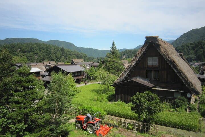 [One-day bus tour departing from Kanazawa Station] Shirakawa-go/Takayama tour platinum route bus tour — photo 4