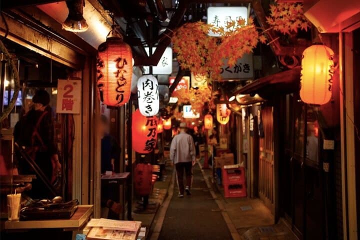Shinjuku Golden-gai and Kabuki-cho Bar Hopping with Master Guide — photo 3