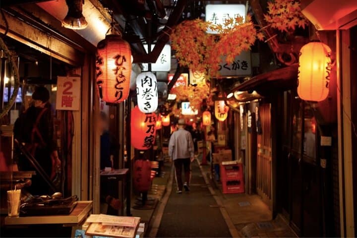 Shinjuku Golden-gai and Kabuki-cho Bar Hopping with Master Guide — photo 10