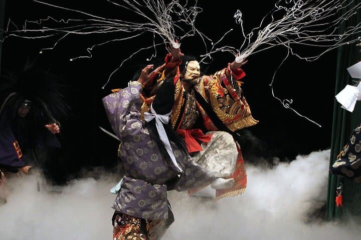 Hiroshima Kagura Dance show and Roof Top Bar Night Tour — photo 7