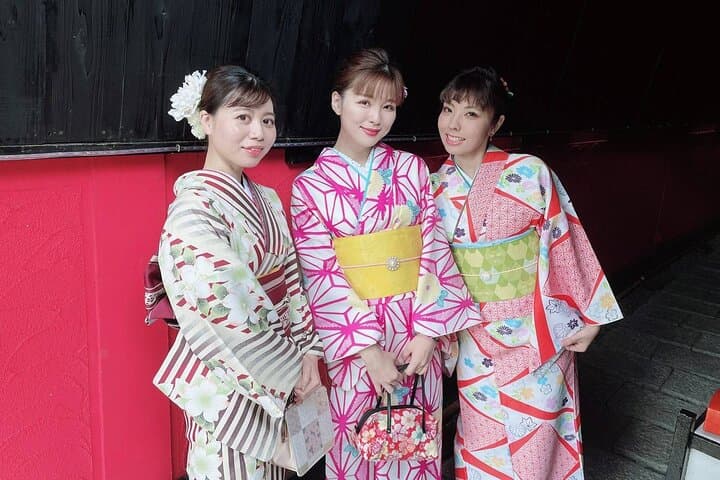 Walking around town in a kimono, you can choose your favorite kimono from the traditional Okinawan costumes "Ryuso", "Kimono", "Yukata" 《Hairset & Lipstick & Kimono & Rental Fee》All Comic Book — photo 2