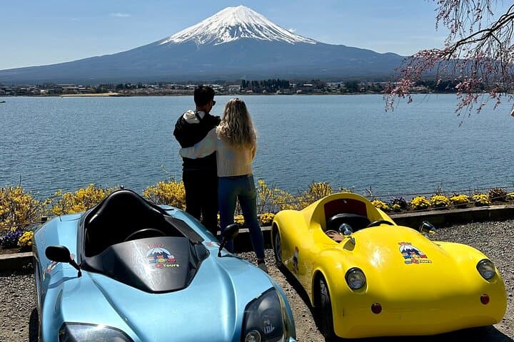 Cute & Fun E-Car tour following guide around Lake Kawaguchiko — photo 10