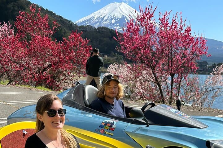 Cute & Fun E-Car tour following guide around Lake Kawaguchiko — photo 14