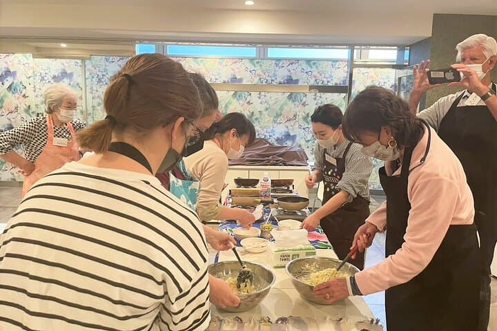 Osaka Okonomiyaki Cooking Experience! — photo 9