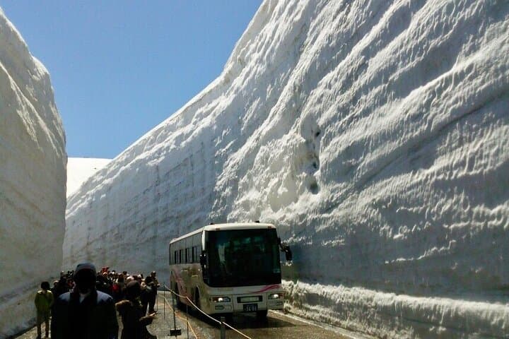 Tateyama Snow Wall ! Hida Takayama & Shirakawago FromOsaka/Ｎagoya — photo 7
