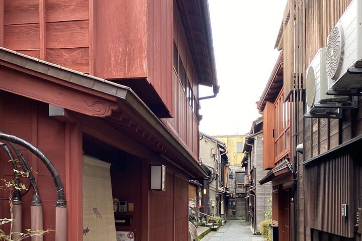 Private Half-Day Kanazawa Walking Tour and Historical Photo Spot — photo 12