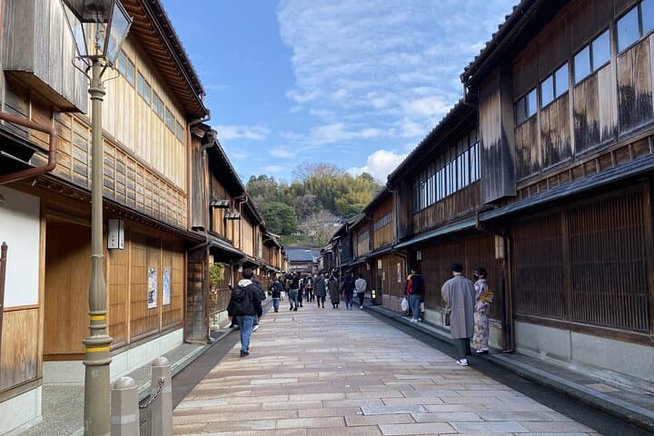 Private Half-Day Kanazawa Walking Tour and Historical Photo Spot — photo 14
