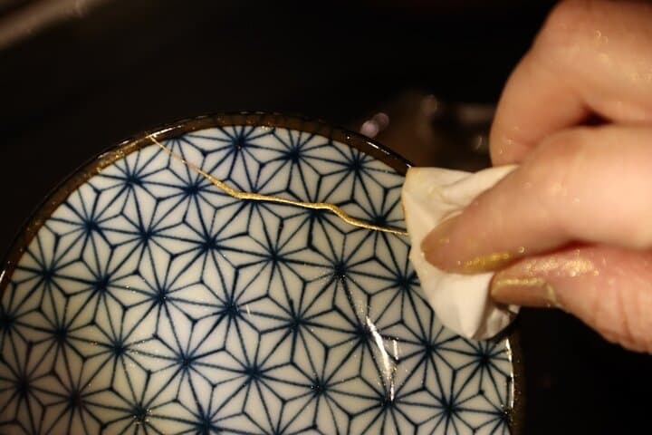 Authentic Kintsugi Experience: Art of Golden Joinery in Tokyo — photo 4