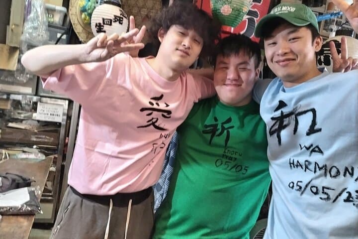 Handwriting Kanji with Ink on T-shirt Private Art Class in Tokyo — photo 10