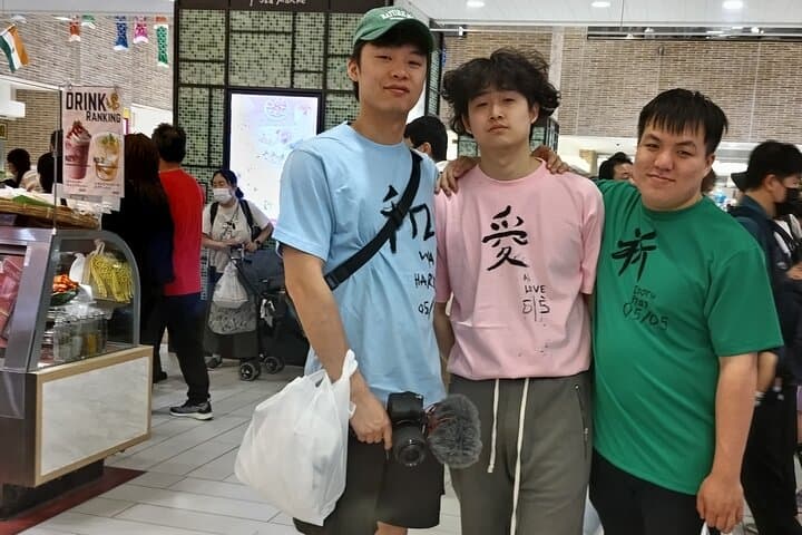 Handwriting Kanji with Ink on T-shirt Private Art Class in Tokyo — photo 11