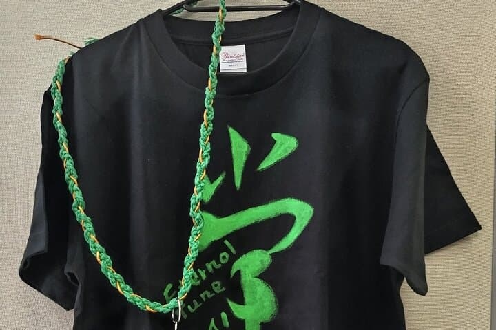 Handwriting Kanji with Ink on T-shirt Private Art Class in Tokyo — photo 17