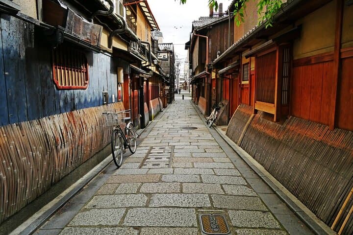 Private Kyoto Geisha Districts Walking Tour — photo 4