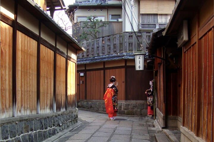 Private Kyoto Geisha Districts Walking Tour — photo 3
