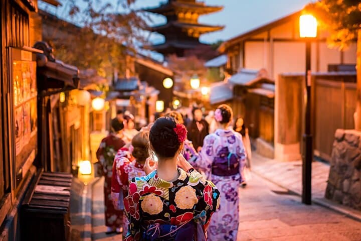Kyoto Gion Night Walk & Geisha District Guided Tour — photo 1