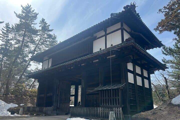 Half-Day Hirosaki Castle and Samurai house Tour with Guide — photo 7