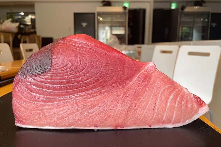 Master the art of Sushi : Toyosu Market Tour & Tuna Cutting — photo 8