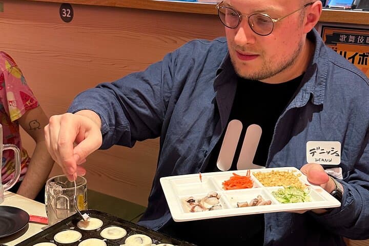 Takoyaki Party & Shinjuku Night Tour in Tokyo ※Unlimited Drinks — photo 3