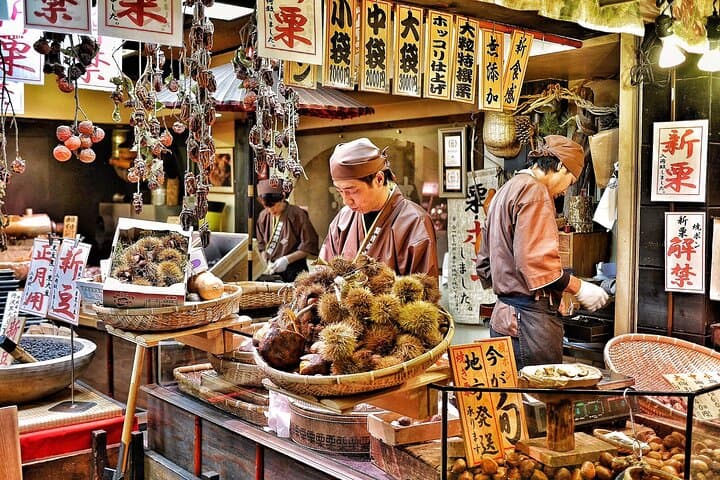 Kyoto Nishiki Market & Depachika: 2-hours Food Tour with a Local — photo 1
