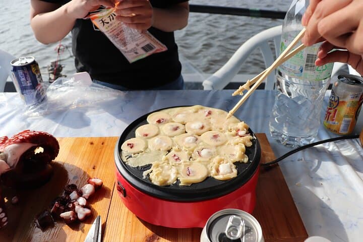 Takoyaki Cooking Experience in Osaka Bay by Cruise — photo 5