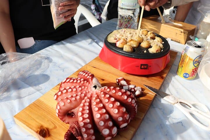 Takoyaki Cooking Experience in Osaka Bay by Cruise — photo 7