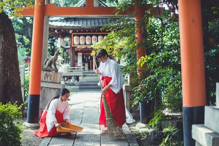 Miko Small Group Experience at Takenobu Inari Jinja Shrine — photo 6