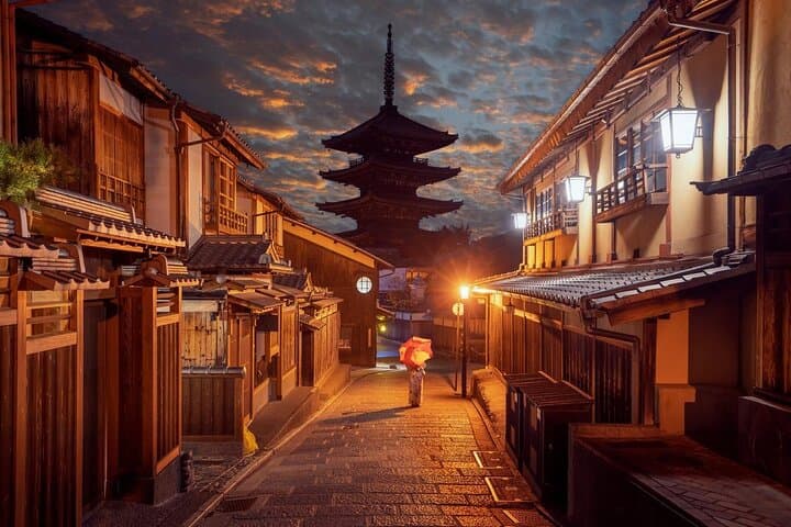Private Romantic Walking Tour Kyoto Gion and Shrine — photo 2