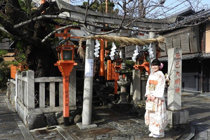 2 Hour Guided Gion Tour: Explore Kyoto’s Historic Geisha District — photo 4