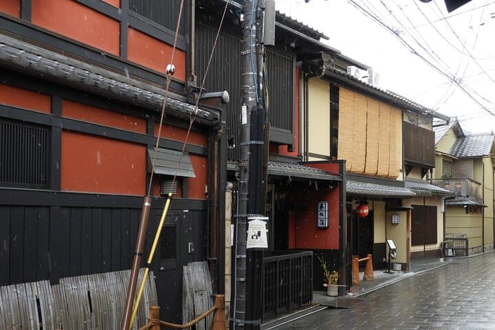 2 Hour Guided Gion Tour: Explore Kyoto’s Historic Geisha District — photo 5