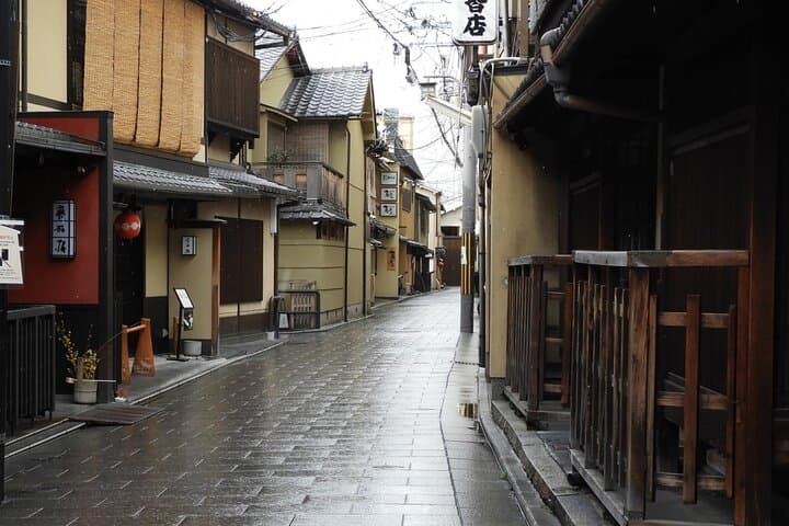 2 Hour Guided Gion Tour: Explore Kyoto’s Historic Geisha District — photo 7