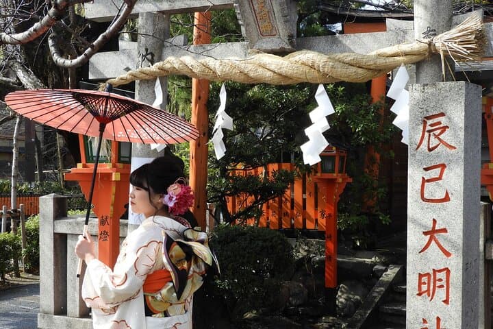 2 Hour Guided Gion Tour: Explore Kyoto’s Historic Geisha District — photo 11