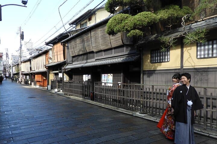 2 Hour Guided Gion Tour: Explore Kyoto’s Historic Geisha District — photo 13