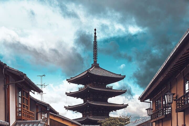 2 Hour Guided Gion Tour: Explore Kyoto’s Historic Geisha District — photo 16