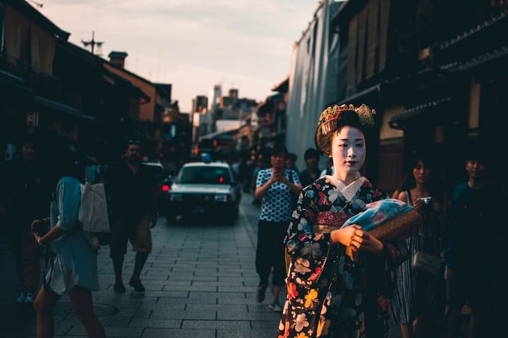 2 Hour Guided Gion Tour: Explore Kyoto’s Historic Geisha District — photo 17