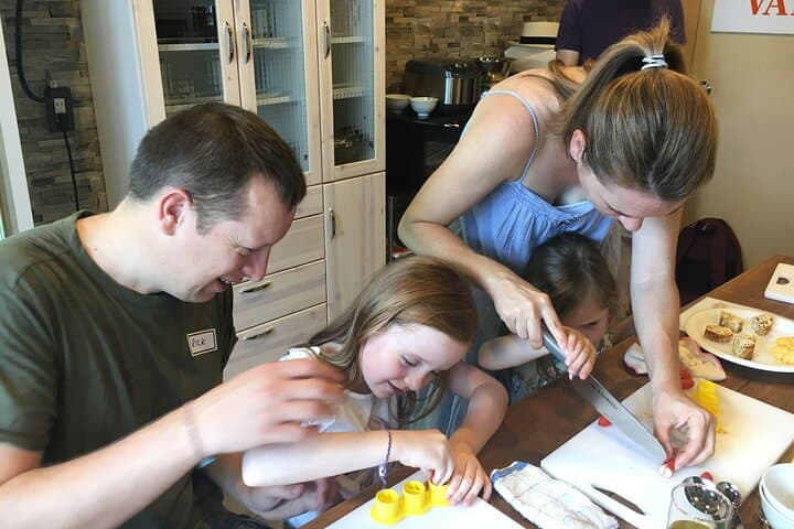 Making a bento box with cute character look in Japan — photo 15