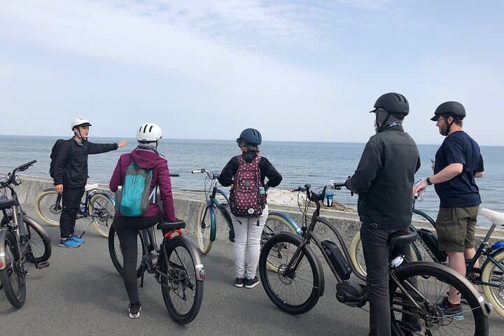 Explore the wonder of JapaneseSake on a cyclingtour at Meiwa town