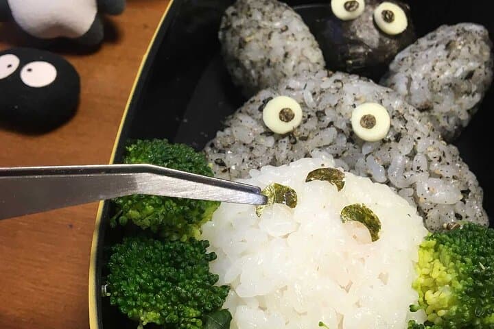 Making a bento box with cute character look in Japan — photo 1