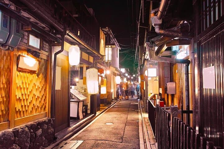 Private Evening Walking Tour Kyoto Cultural Night Districts — photo 4