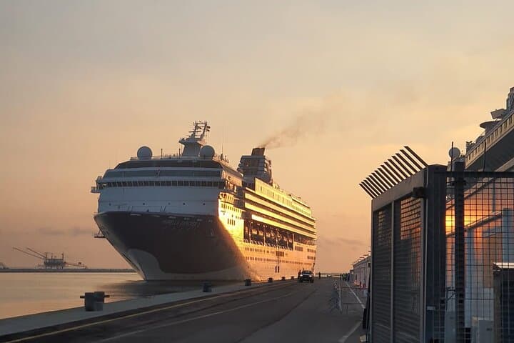 Private Transfer from Osaka City to Sakaiminato Cruise Port — photo 9