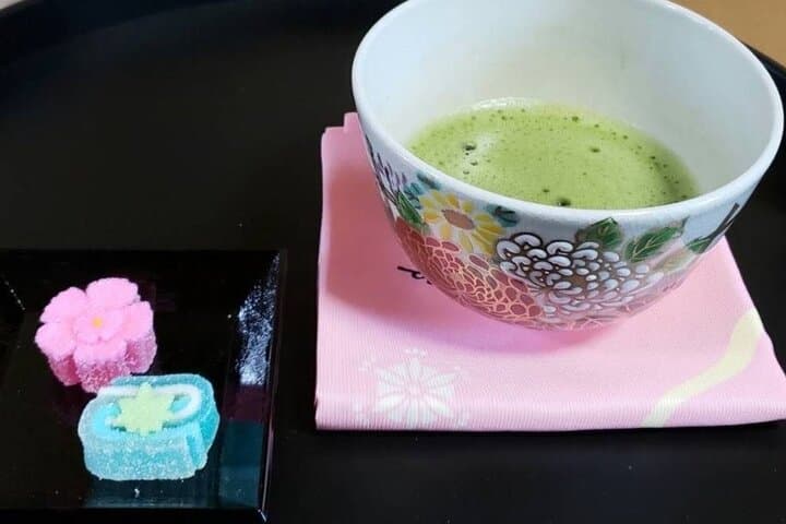 Kimono Experience at Fujisan Culture Gallery with Tea lesson — photo 3