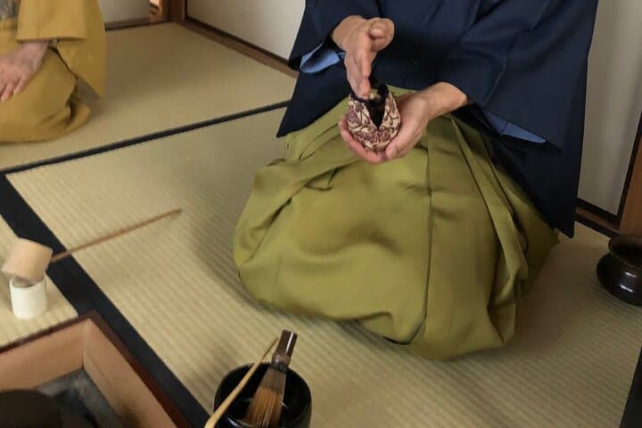 Japanese Style Room Tea Ceremony Class in Marugamemachi — photo 2