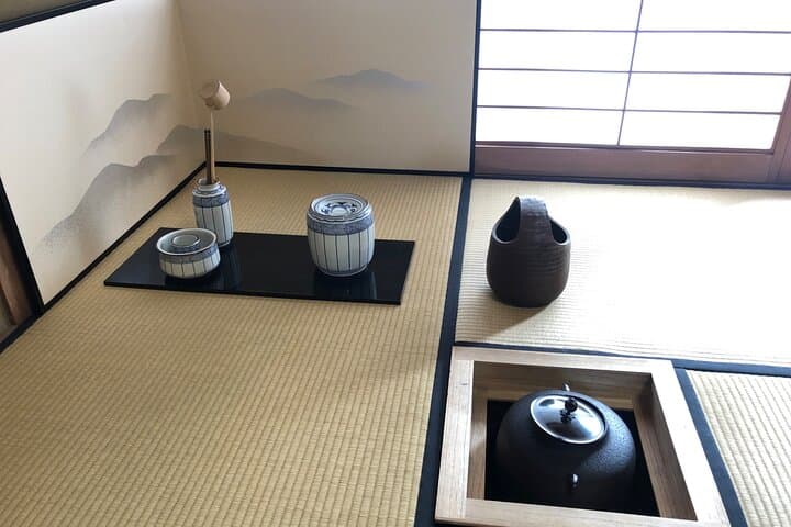 Japanese Style Room Tea Ceremony Class in Marugamemachi — photo 3