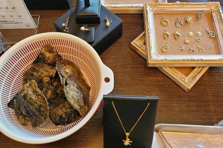 Experience Extracting Pearls From Akoya Oysters　osaka — photo 5