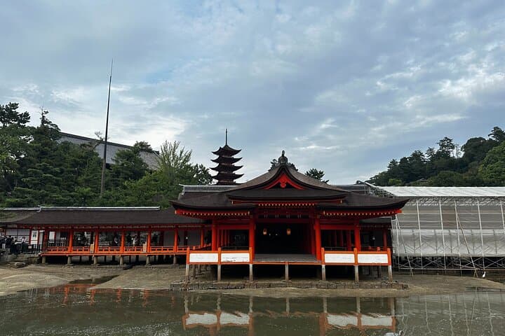 Hiroshima & Miyajima All-Inclusive Tour w/Licensed guide Pancho — photo 13