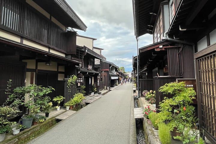 Shirakawa-go and Hida-Takayama Private Day Trip from Nagoya — photo 14