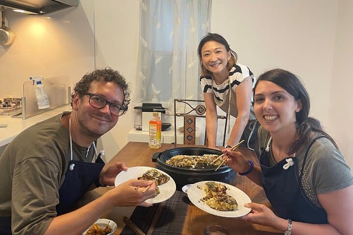 Small-Group Osaka-Style Okonomiyaki Cooking Class — photo 8