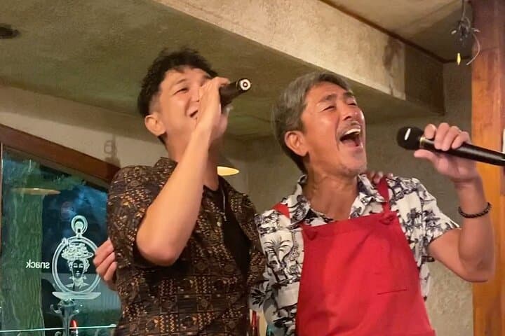 Tokyo Harajuku Night Pub Crawl with Locals – Snack Bars & Karaoke — photo 3
