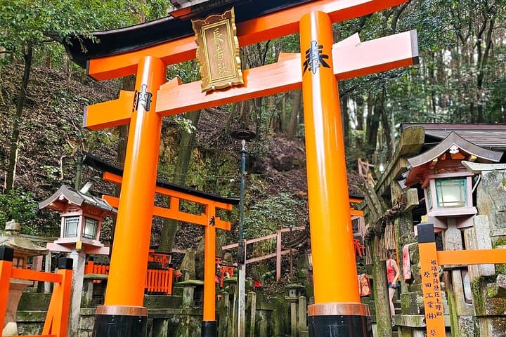 Kyoto: Fushimi Inari Taisha Small Group Guided Walking Tour — photo 5