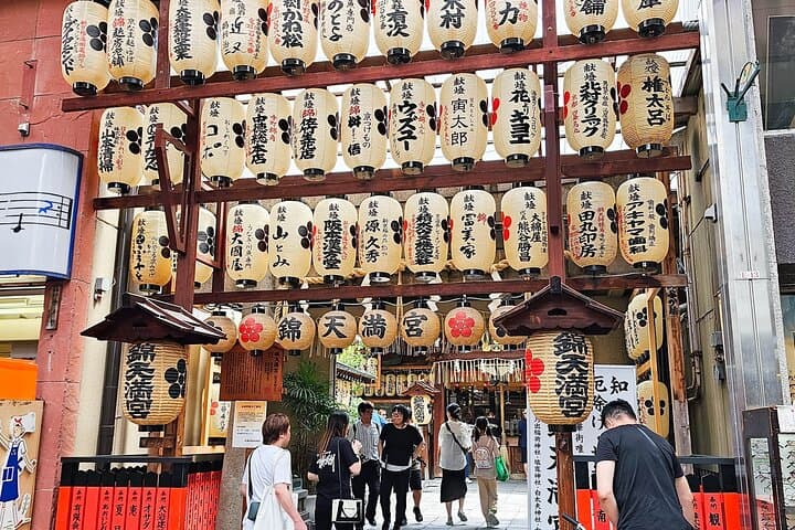 Kyoto Nishiki Market & Depachika: 2-hours Food Tour with a Local — photo 6