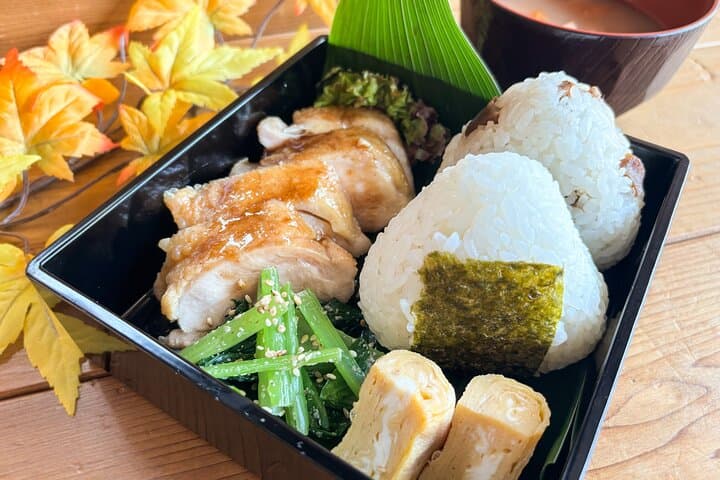 World Famous Dish Teriyaki Chicken Bento with Onigiri — photo 1