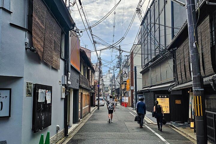 Kyoto Gion Night Walk & Geisha District Guided Tour — photo 19